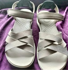 Clarks Womens Gray Strappy Hook & Loop Adjust...