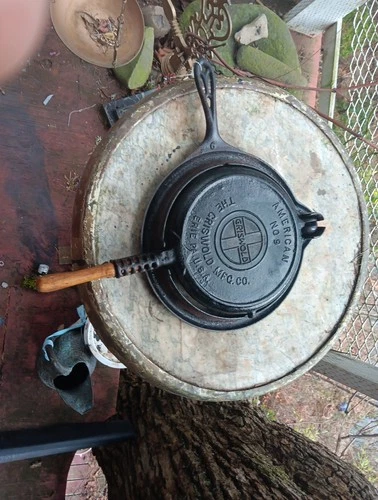 Antique Griswold American No.9 Cast Iron w/Base Waffle Maker 979, 980 RARE