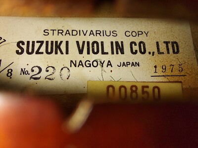 Suzuki No.220 1/8 Violin, Japan 1975, reglue/repair needed