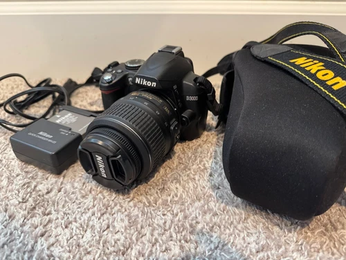 Nikon D D3000 10.2MP 18-55mm f/3.5-5.6G AF-S DX VR Nikkor Digital SLR Camera