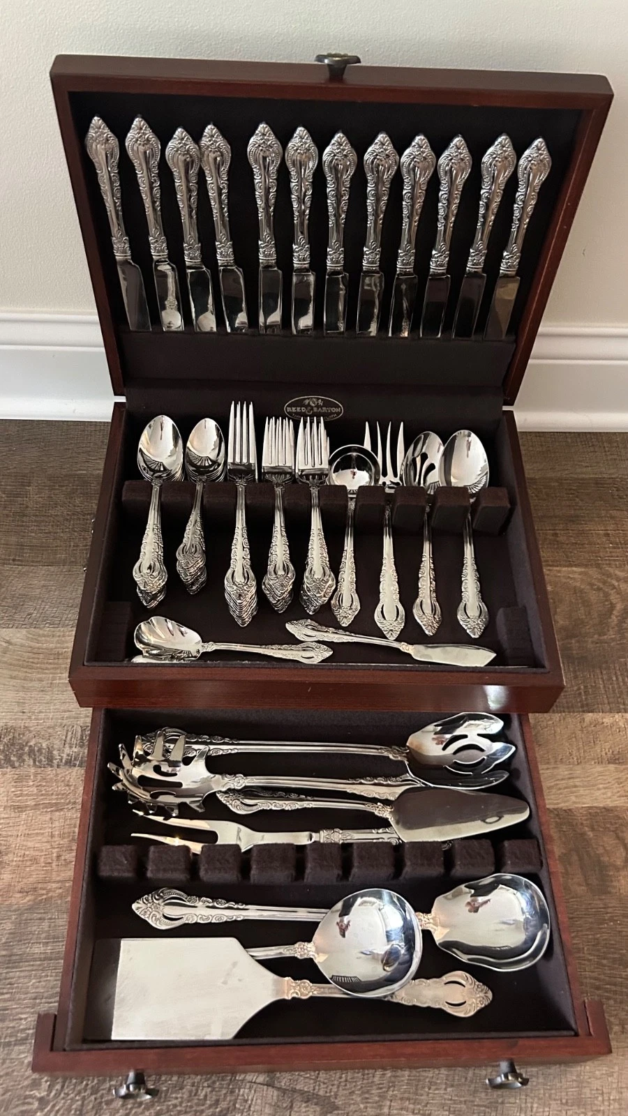 REED & BARTON MAJESTY STAINLESS FLATWARE 86-PIECES