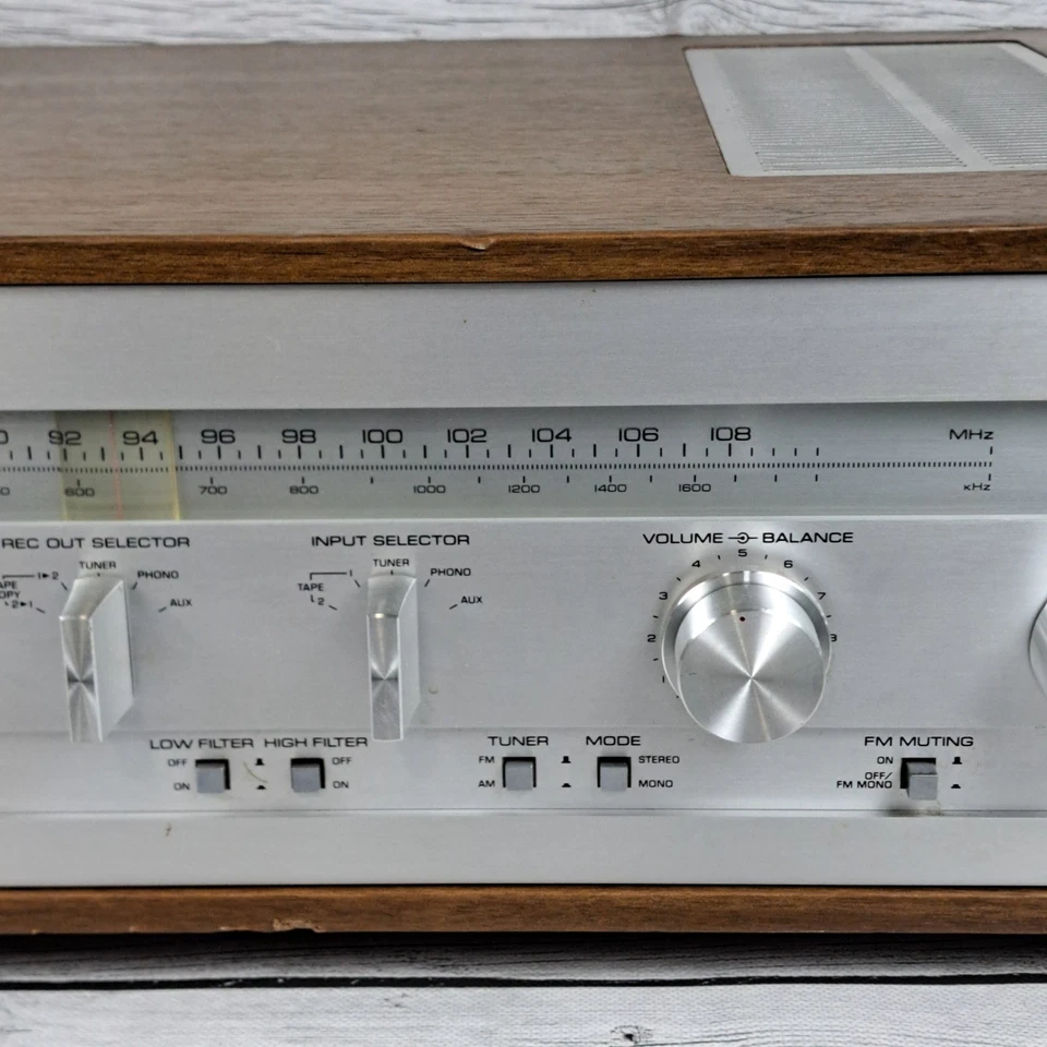 Receptor estéreo de sonido natural Yamaha CR-620 vintage Foto 4 de 4