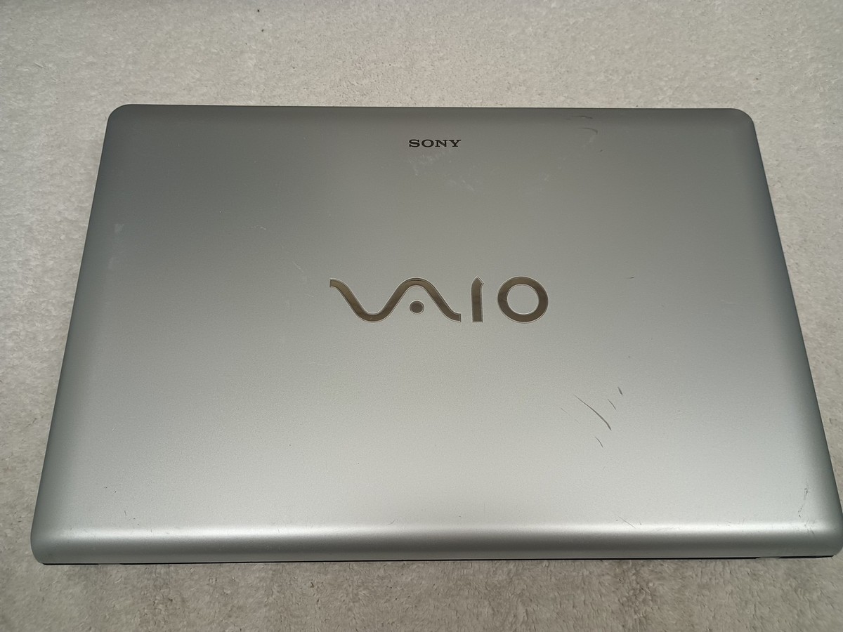 Sony Vaio VPCEB45FX Intel Core i3-380M 2.53GHz 4 GB 320Gb HDD