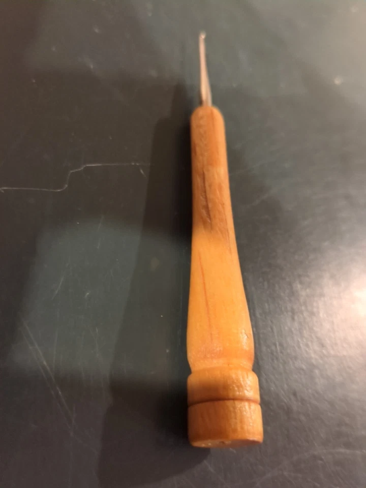 Herramienta de enganche de alfombra vintage, mango de madera en excelente estado! Foto 3 de 3