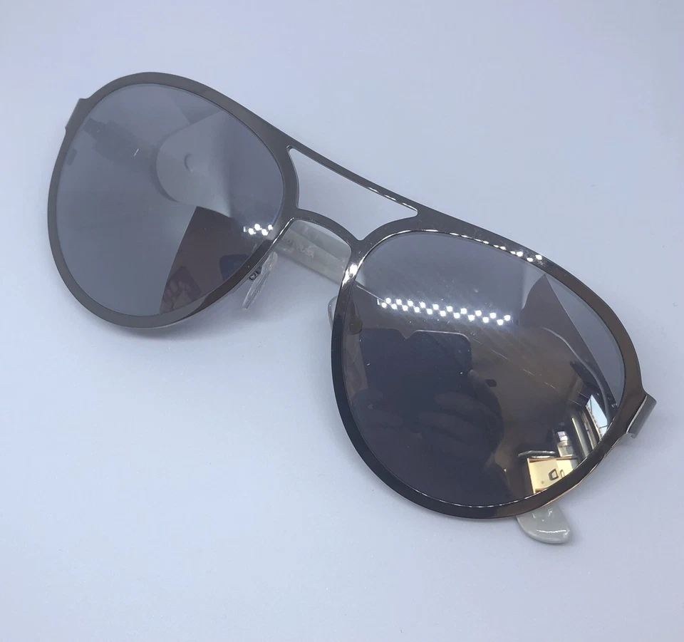 Gafas de sol L.A.M.B con marco plateado y hielo LA556 55-18-140 B:48 lentes espejadas grises Foto 2 de 4