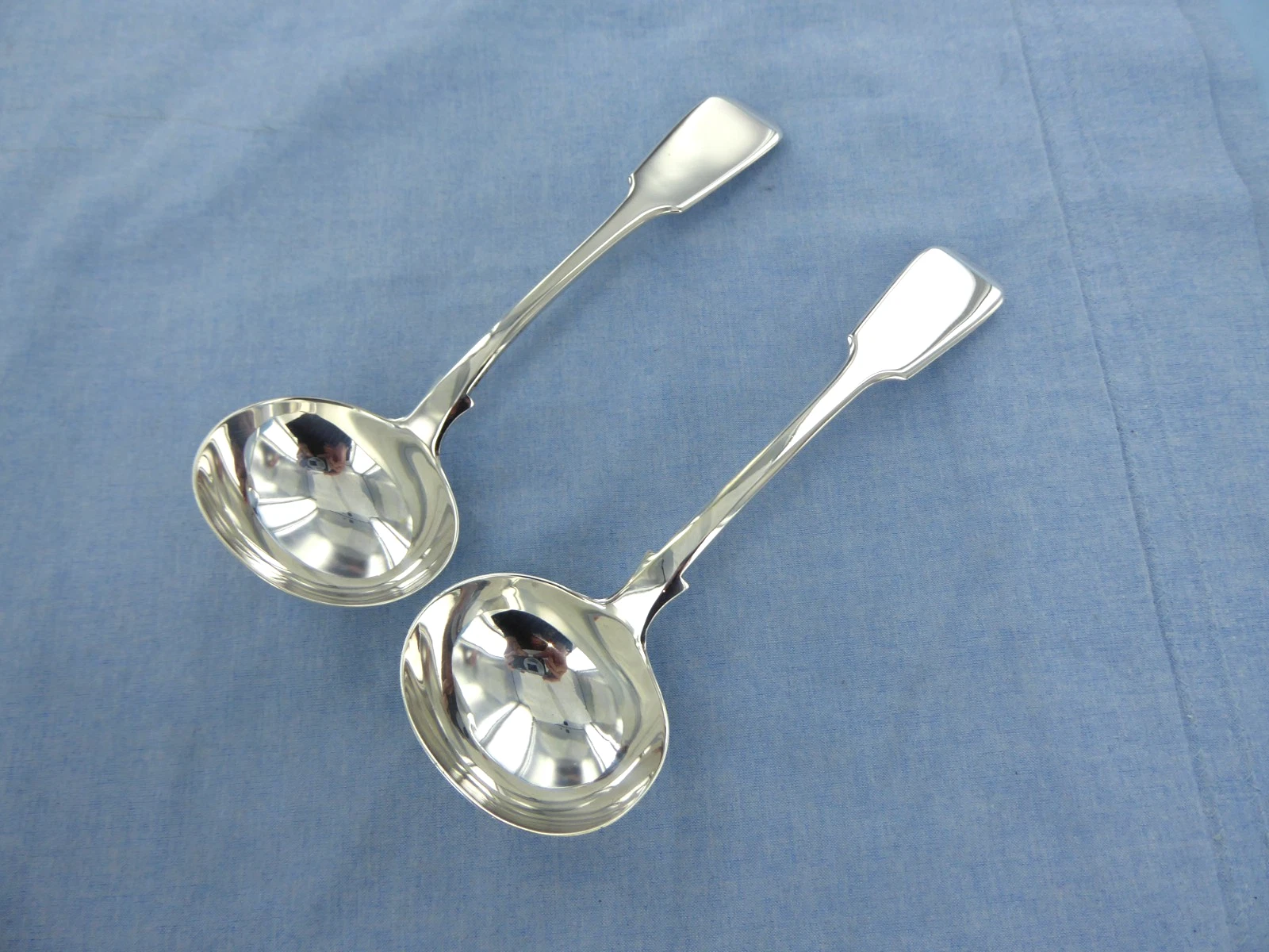 AN ANTIQUE PAIR OF STERLING SILVER FIDDLE BACK SAUCE LADLES LONDON 1833.
Opens in a new window or ta