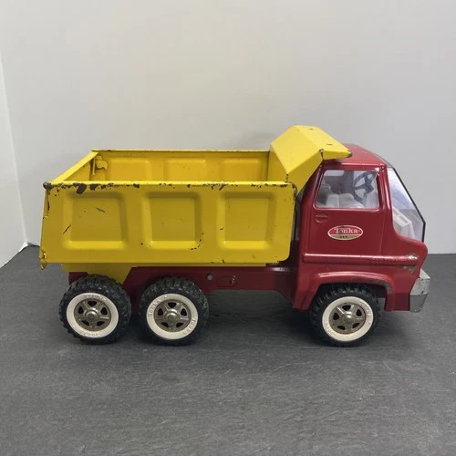 Tonka USA 60’s Dump Truck (1852)