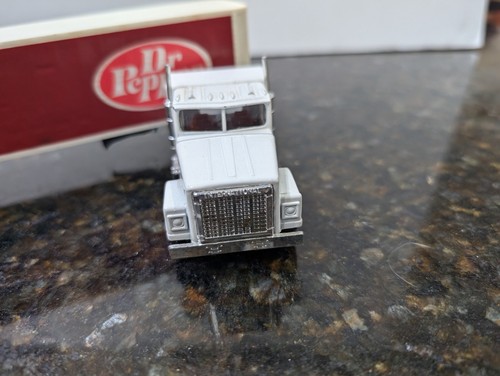 ERTL Trucks of the World IH 4300 Eagle con furgoneta Dr Pepper 1/64 años 70 - Imagen 9 de 12