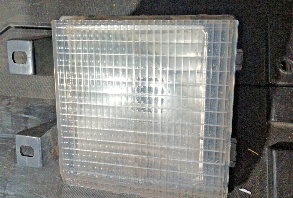 Corner/Park Light Single Headlamps Fits 83-88 BLAZER/JIMMY (full size)  LOC-135F - Image 3 of 4