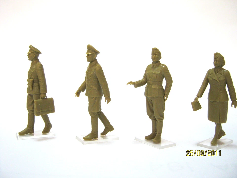 GERMAN CAR WITH PASSENGER  (1939 PROD.) ICM - 35531 scala 1:35 - Immagine 4 di 4