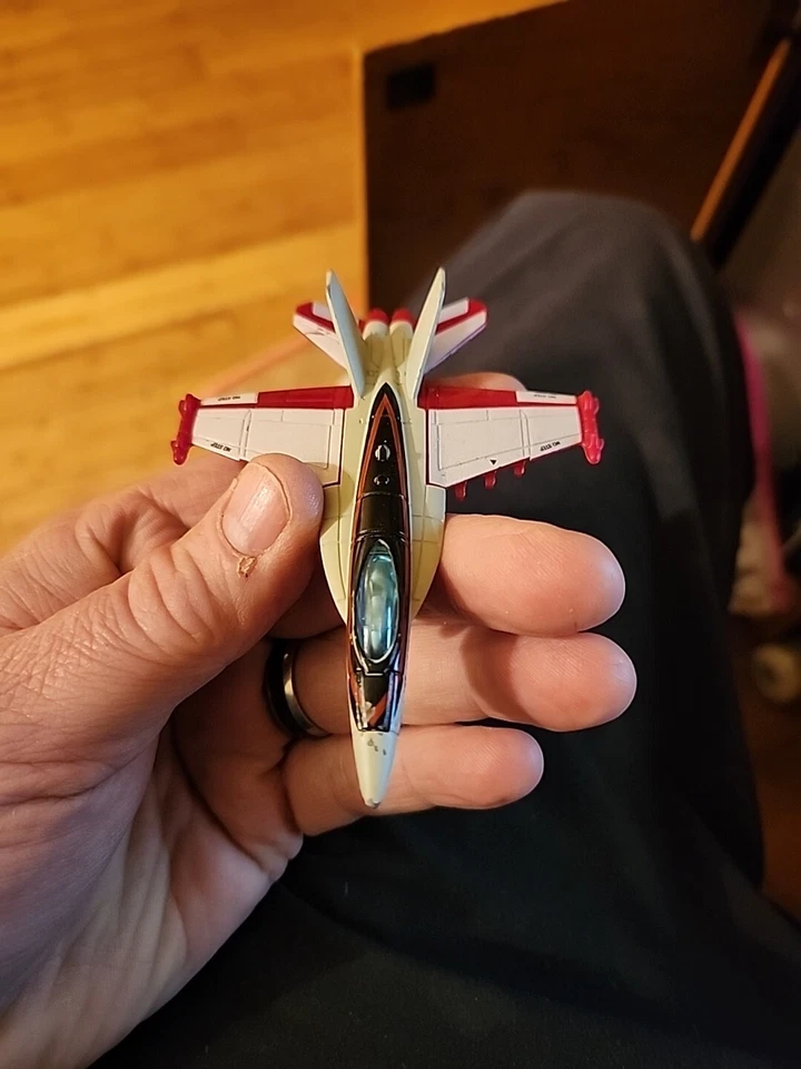 MATCHBOX SKY BUSTERS TOP GUN MAVERICK BOEING F/A-18 SUPER HORNET ПЕТУХ 8/13 - Изображение 3 из 4