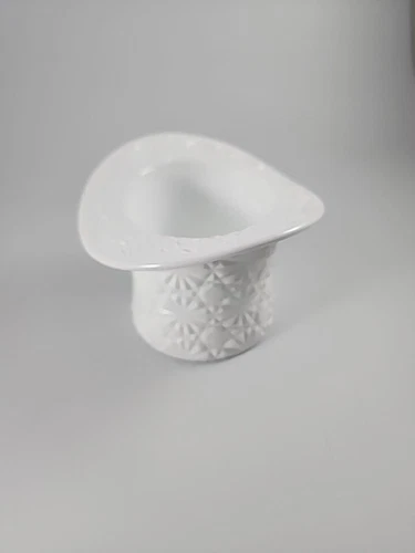 Fenton Top Hat Milk Glass Daisy & Button Top Hat Vase White vtg