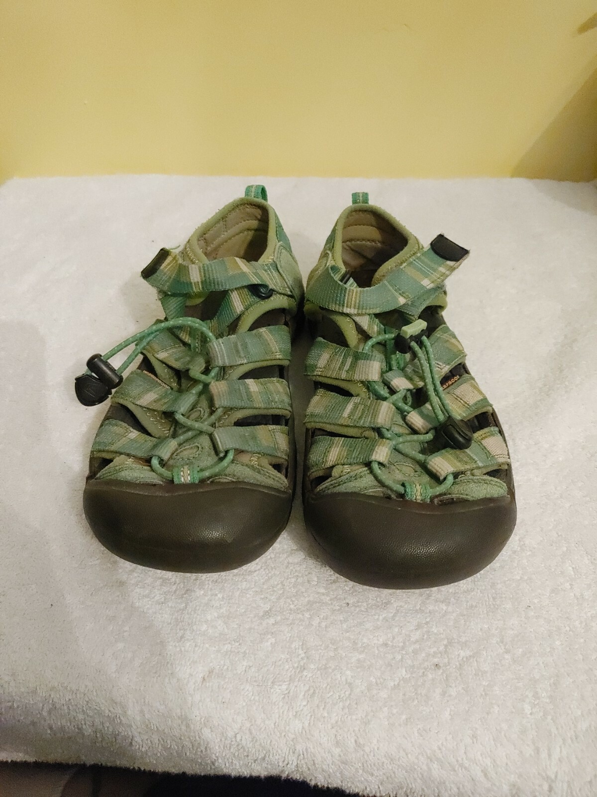 KEEN Scarpa Escursionismo Impermeabile Lavabile Sandalo Donna Taglia 5 US Colore Verde Abbronzato