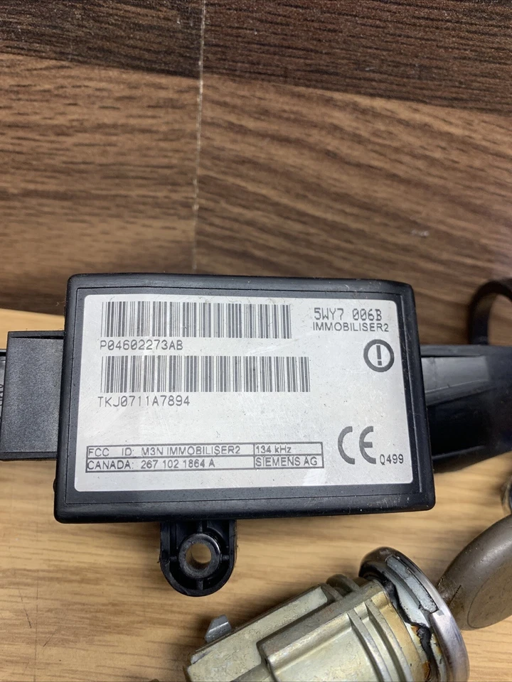 CHRYSLER & INTREPID SEBRING Concorde 300m IGNITION IMMOBILIZER 04602273AB - Image 2 of 4