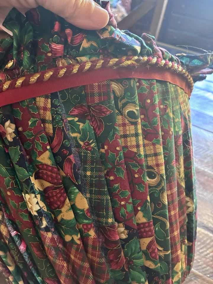 Pantalla de tela plisada vintage de Navidad con patrón de cuadros de acebo, Foto 4 de 4