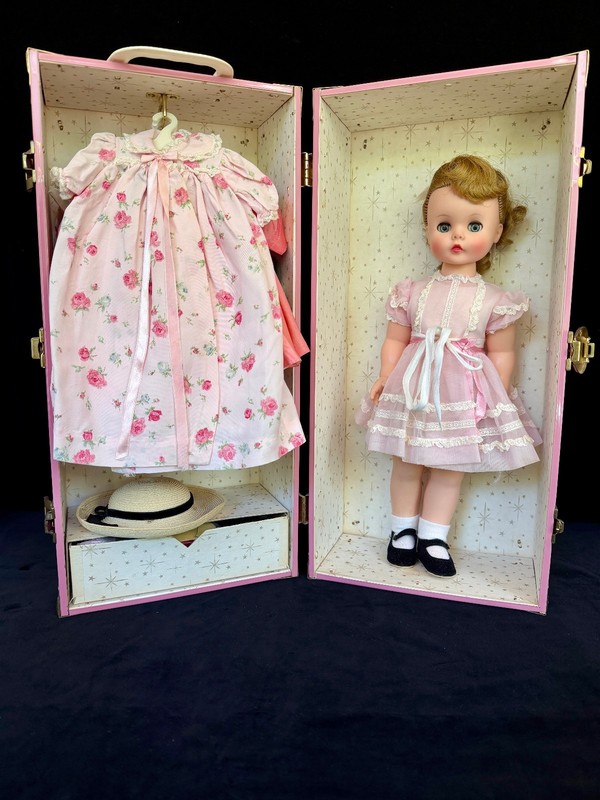 VINTAGE MADAME ALEXANDER "KELLY" DOLL W/TRUNK & WARDROBE