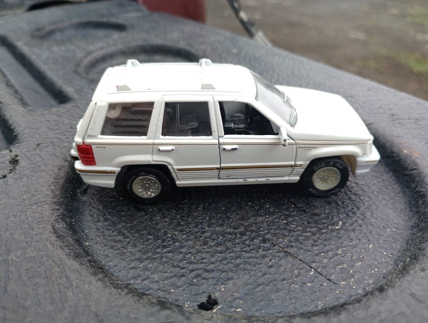 Picture 1 of 4