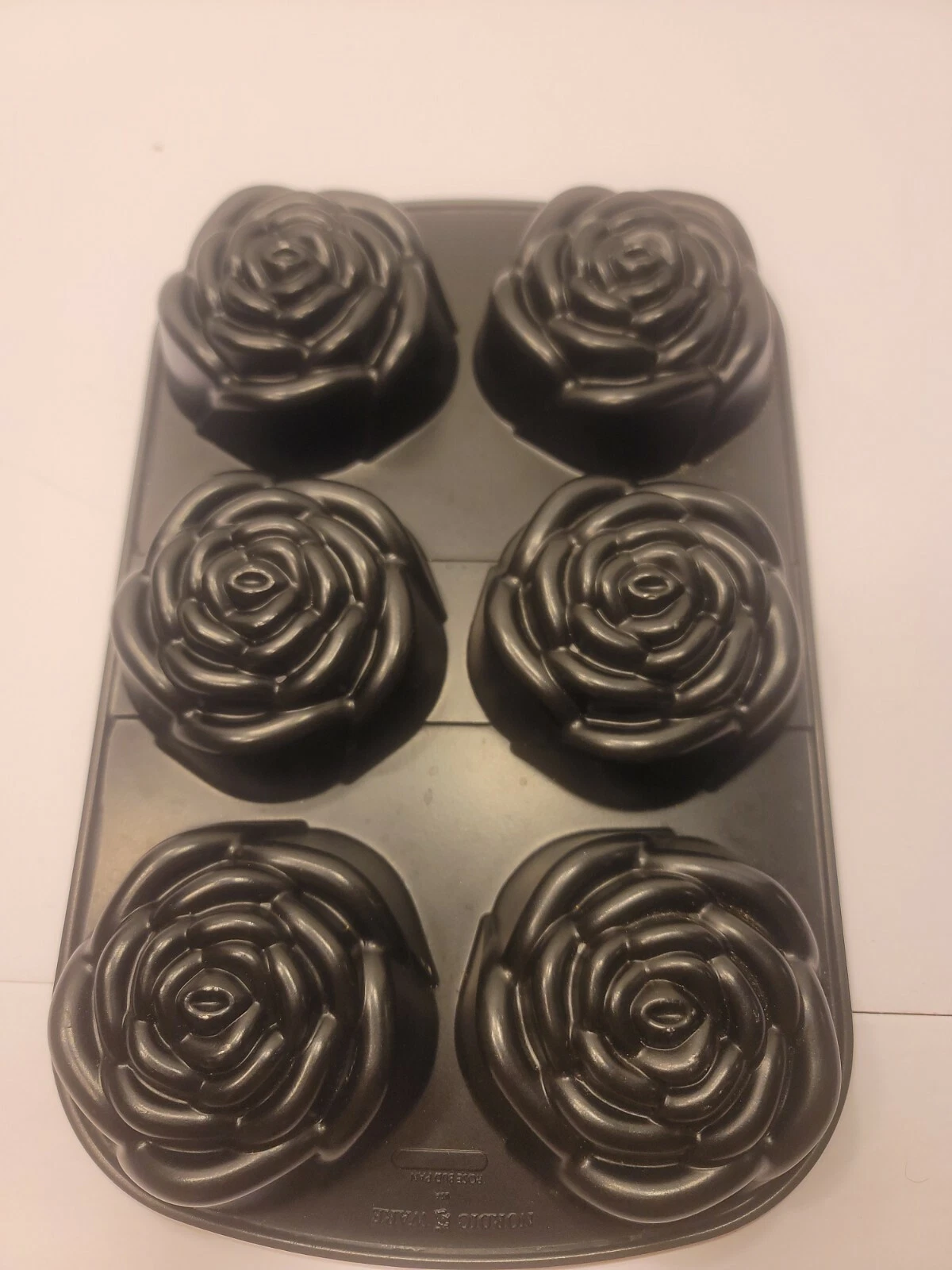 Nordic Ware ROSE BUD 6 Roses Muffin Pan USA Rectangular Vintage Flowers 6 CUPS