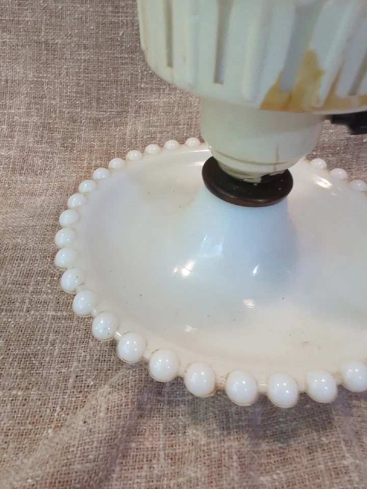ANTIQUE MILK GLASS TABLE LAMP LIGHT FIXTURE ATOMIC SPACESHIP WHITE VTG RARE - Image 2 of 4