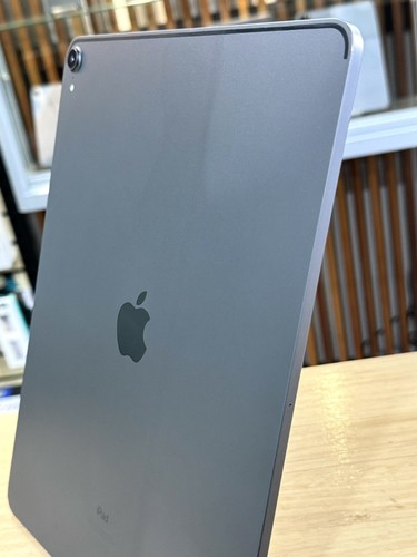 Apple iPad Pro 12.9” 256GB 3rd Generation A1876 Space Grey Wi-Fi Unlocked - Picture 11 of 13