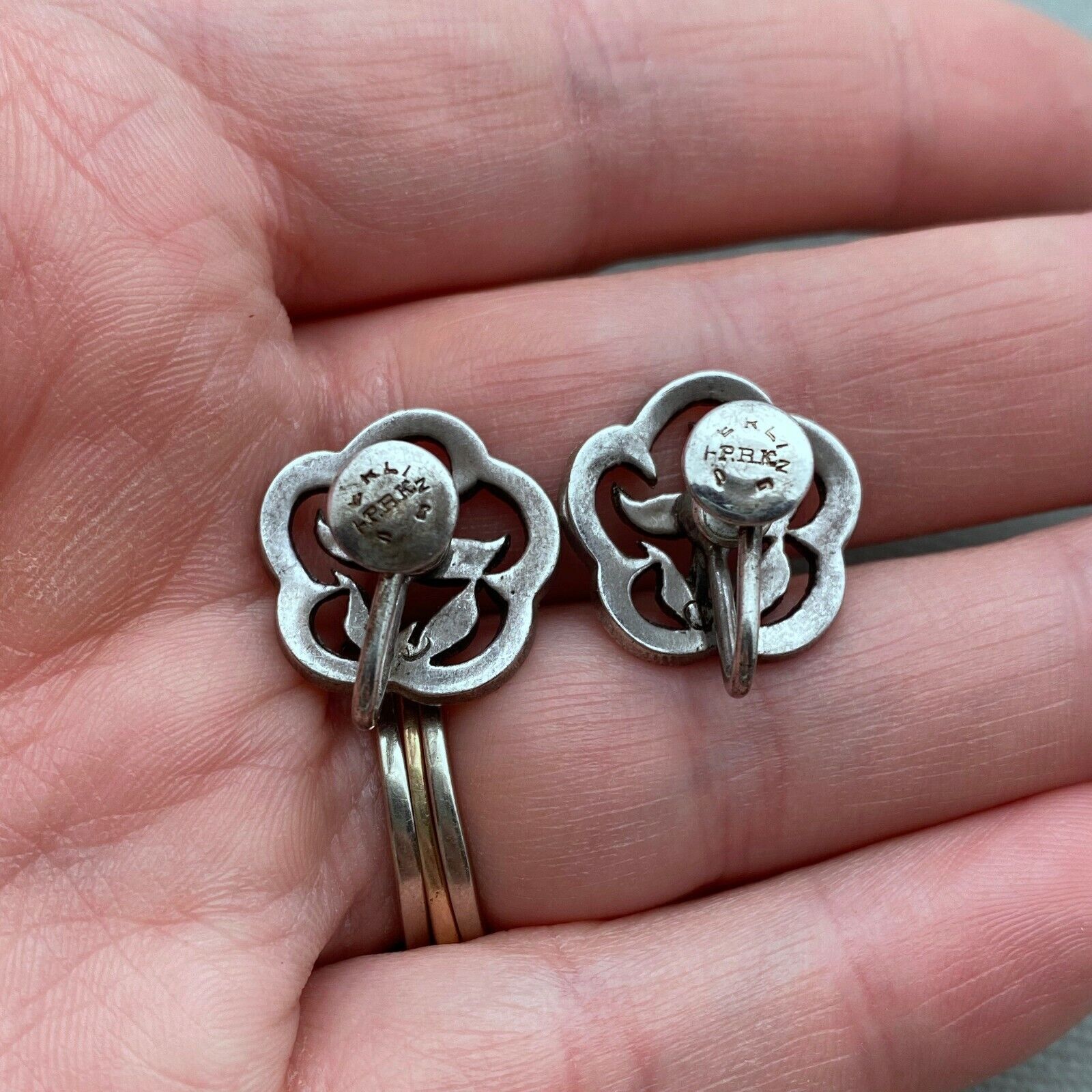 1950s Vintage PRK Sterling Marcasite Flower Screw… - image 7