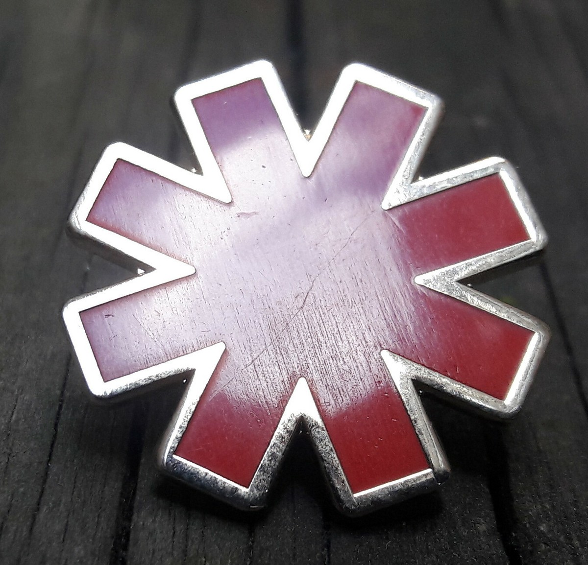Red Hot Chili Peppers ピンズ Red Hot Chili Peppers Logo Pin Star of Affinity Pin FREE