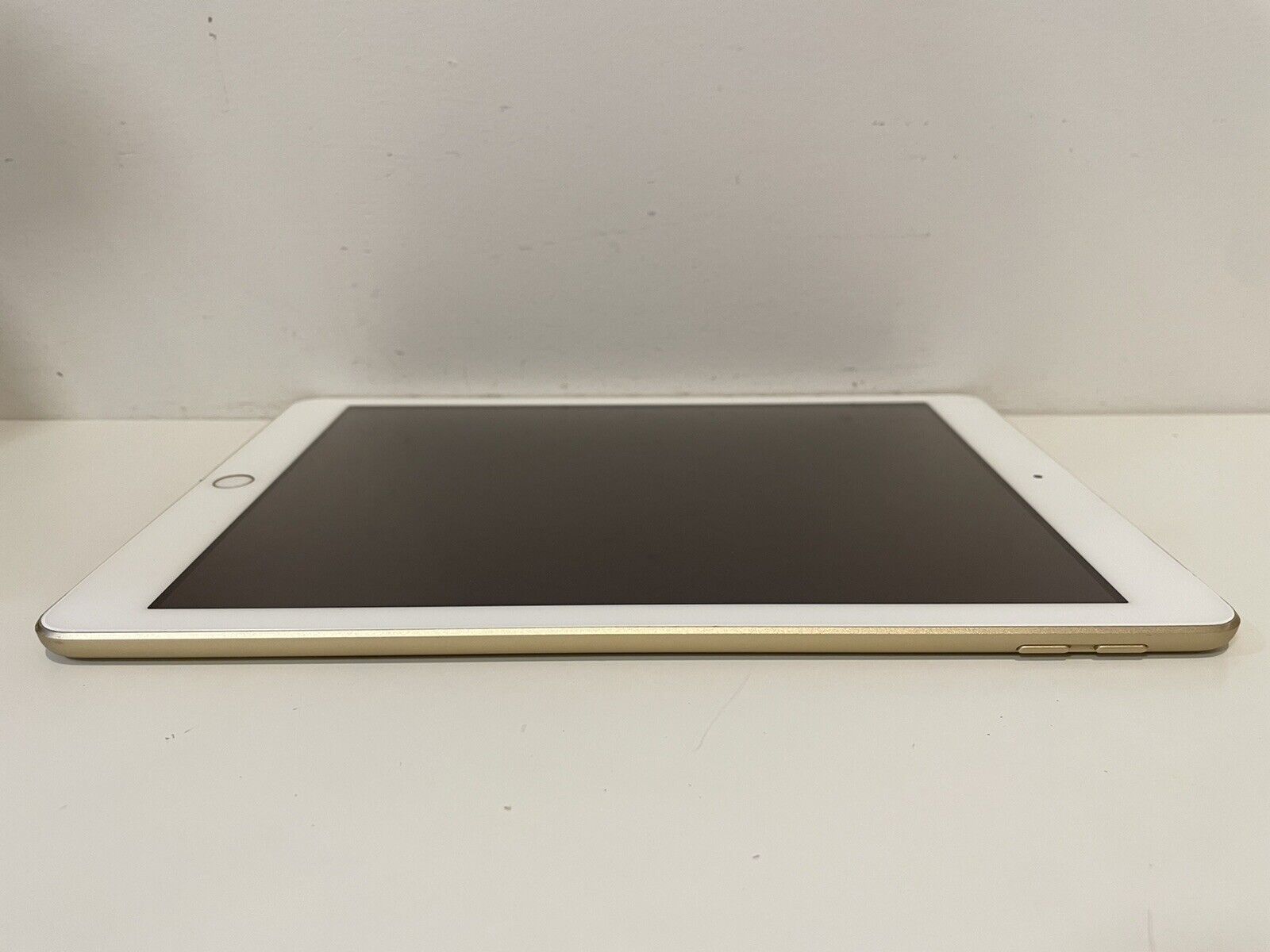 Apple iPad 5th Gen. 128GB, Wi-Fi, 9.7in - Gold - Read Full 