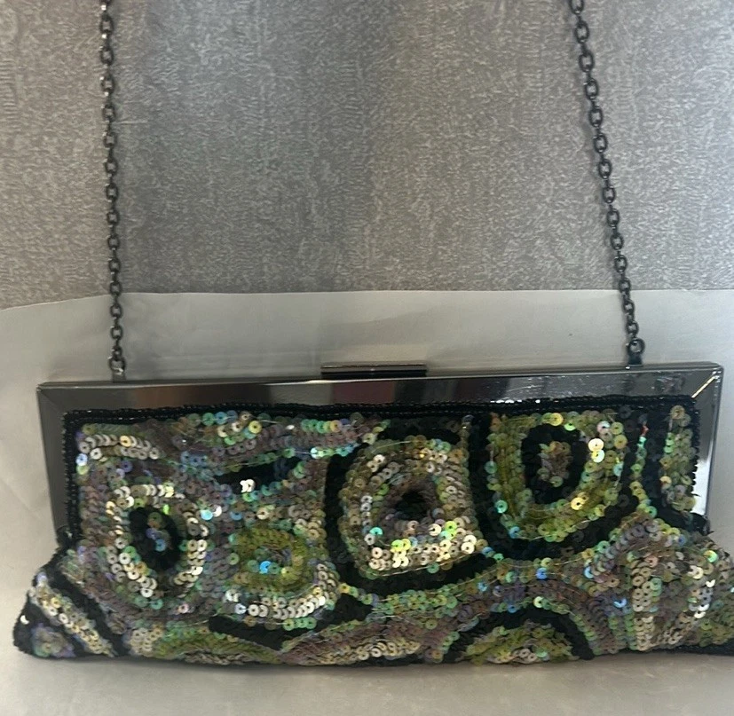 Monedero de noche New York & Co. negro con cuentas y plata, verde, negro, lentejuelas malva Foto 4 de 4