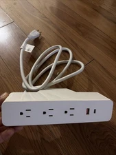 Omni Desktop Power Module 3 Duplex 1 USB Edge Clamp White E511049