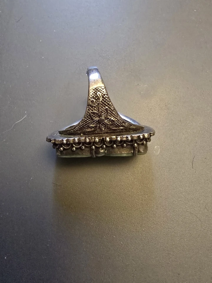 Antiguo anillo ajustable chino de jadeíta tallada en plata de ley Foto 2 de 4