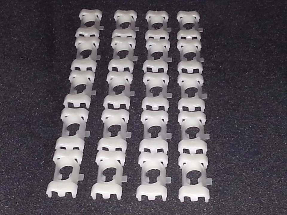 NOSR Cadillac Olds Pontiac Vinilo Superior Cinturón Moldura Moldura Clips 20 un. PA Foto 3 de 4