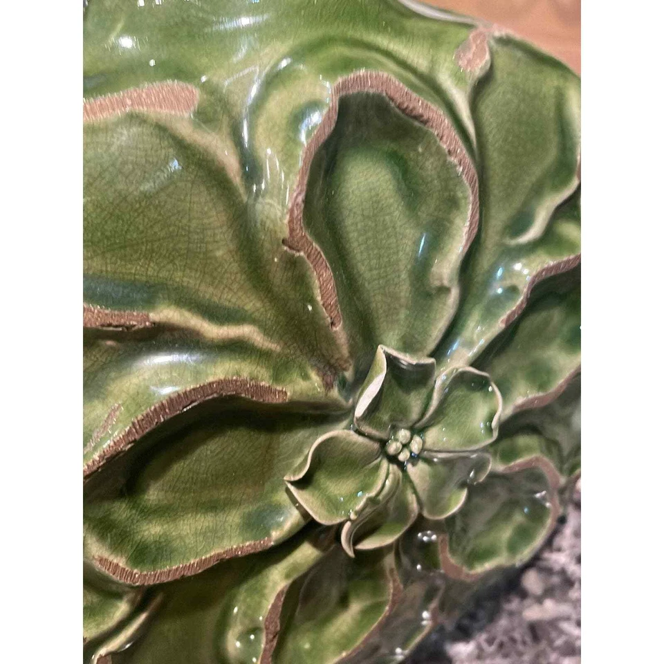 Florero de cerámica dimensional verde Benzara Poslie Foto 3 de 4