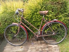 Vintage Raleigh Trent Sports luxury 4-speed steel touring Bicycle, rack, lights