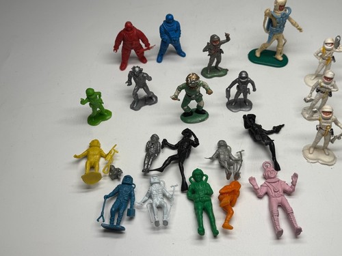 Large Lot of Vintage Spacemen & Diver Figures Space Man Divers Various Makes - Picture 10 of 11