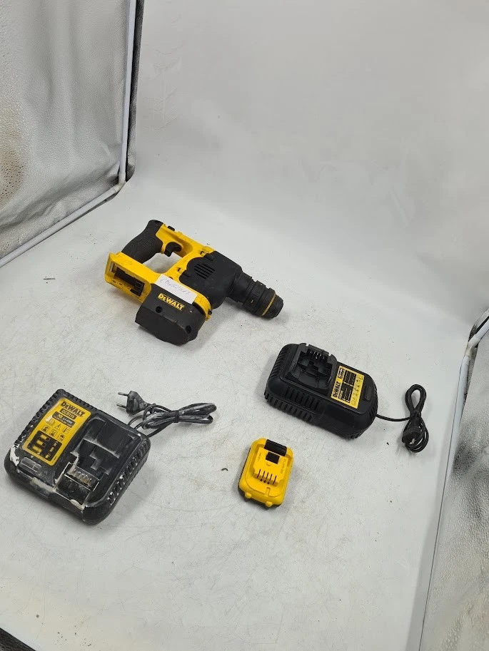 Lot of 4 DeWalt Tools - Not Working, For Parts - Image 3 of 4