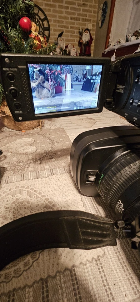 JVC GY HM600 - Photo 2/4