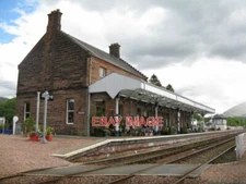 PHOTO  DALMALLY RAILWAY STATION WEST HIGHLAND LINE UNMANNED BUT WITH A CRAFT SHO