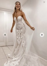 Ivory Lace Mermaid Wedding Dress Size 12 Sleeveless Plunge Neckline