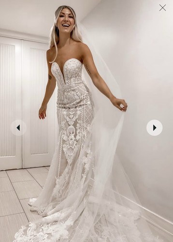 Ivory Lace Mermaid Wedding Dress Size 12 Sleeveless Plunge Neckline
