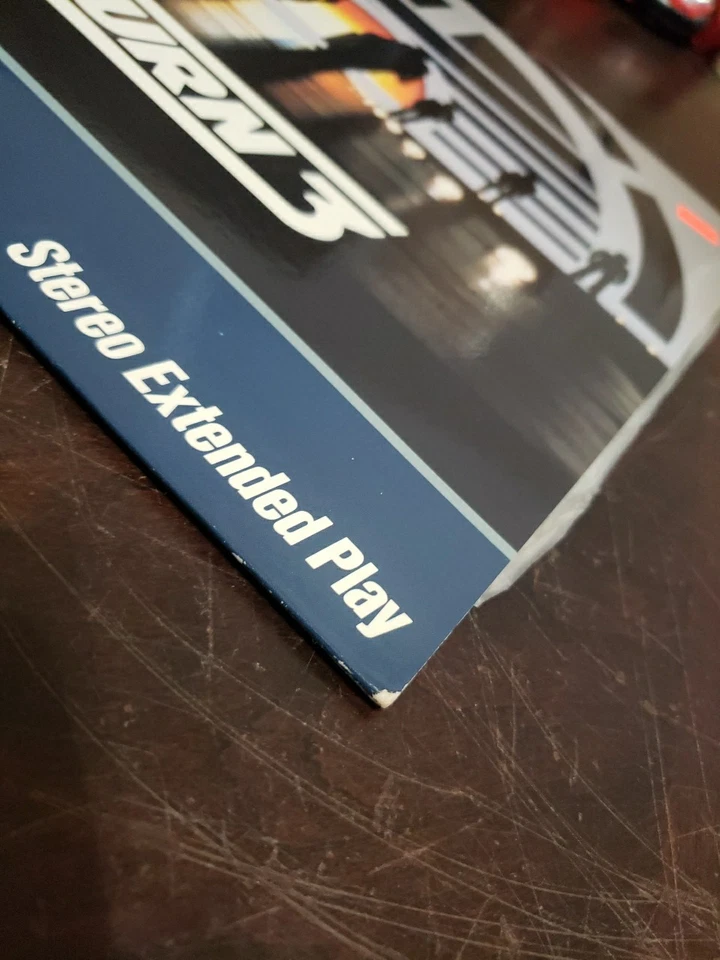 Laserdisc Saturn 3 Kirk Douglas Farrah Fawcett Sci-Fi Classic British W18 - Image 3 of 4