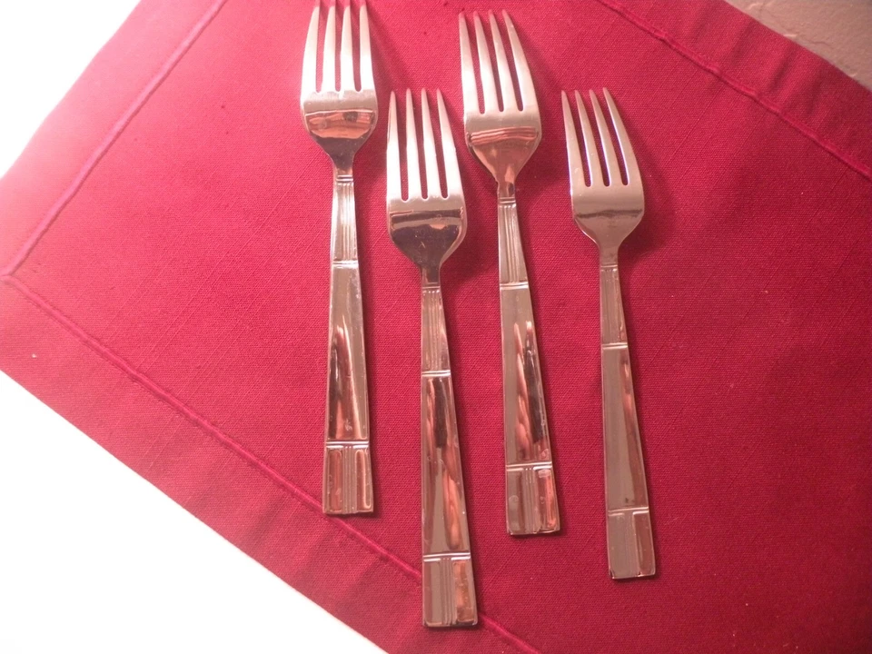 4 Pieces TOWLE TWS534 stainless steel 3 DINNER Forks 8 1/4" 1 Salad fork 7 1/2" - Image 4 of 4
