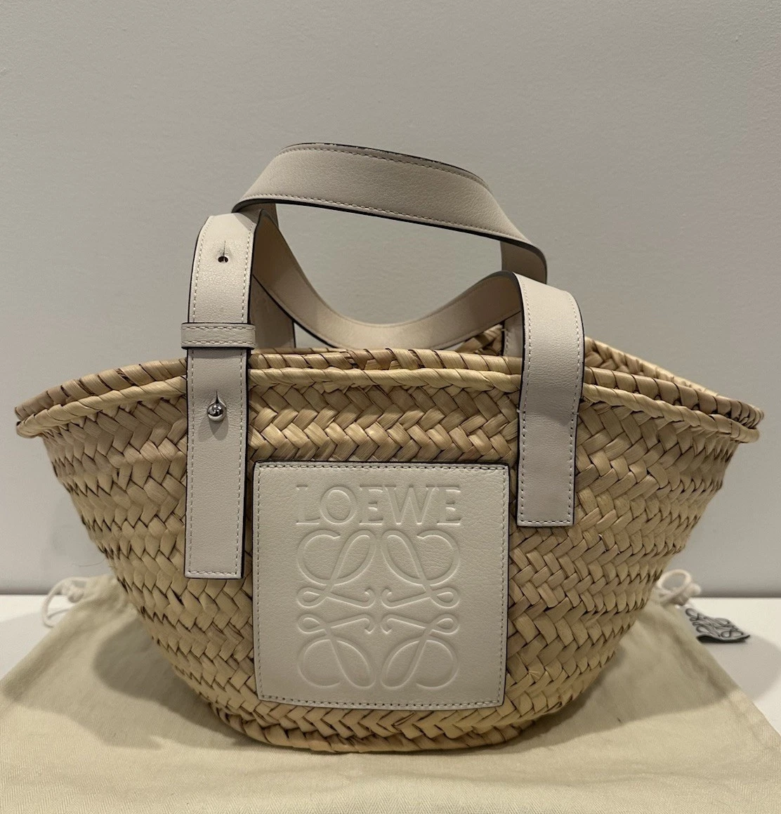 平日値下げ【LOEWE】BASKET SMALL BAG Paula's Ibiza Anagram Small basket bag in beige - Loewe | Mytheresa
