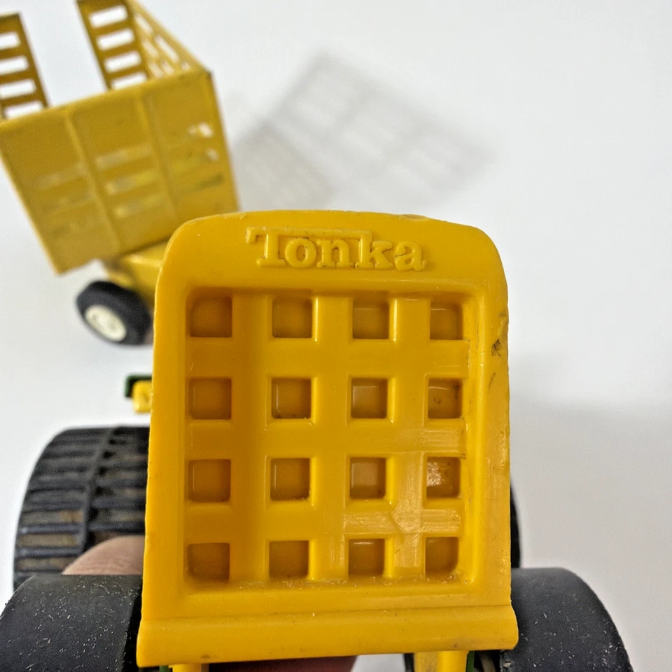 80s Vintage Tonka Farm Tractor (811002) & Wagon (55321) Die-cast & Plastic - Image 2 of 4