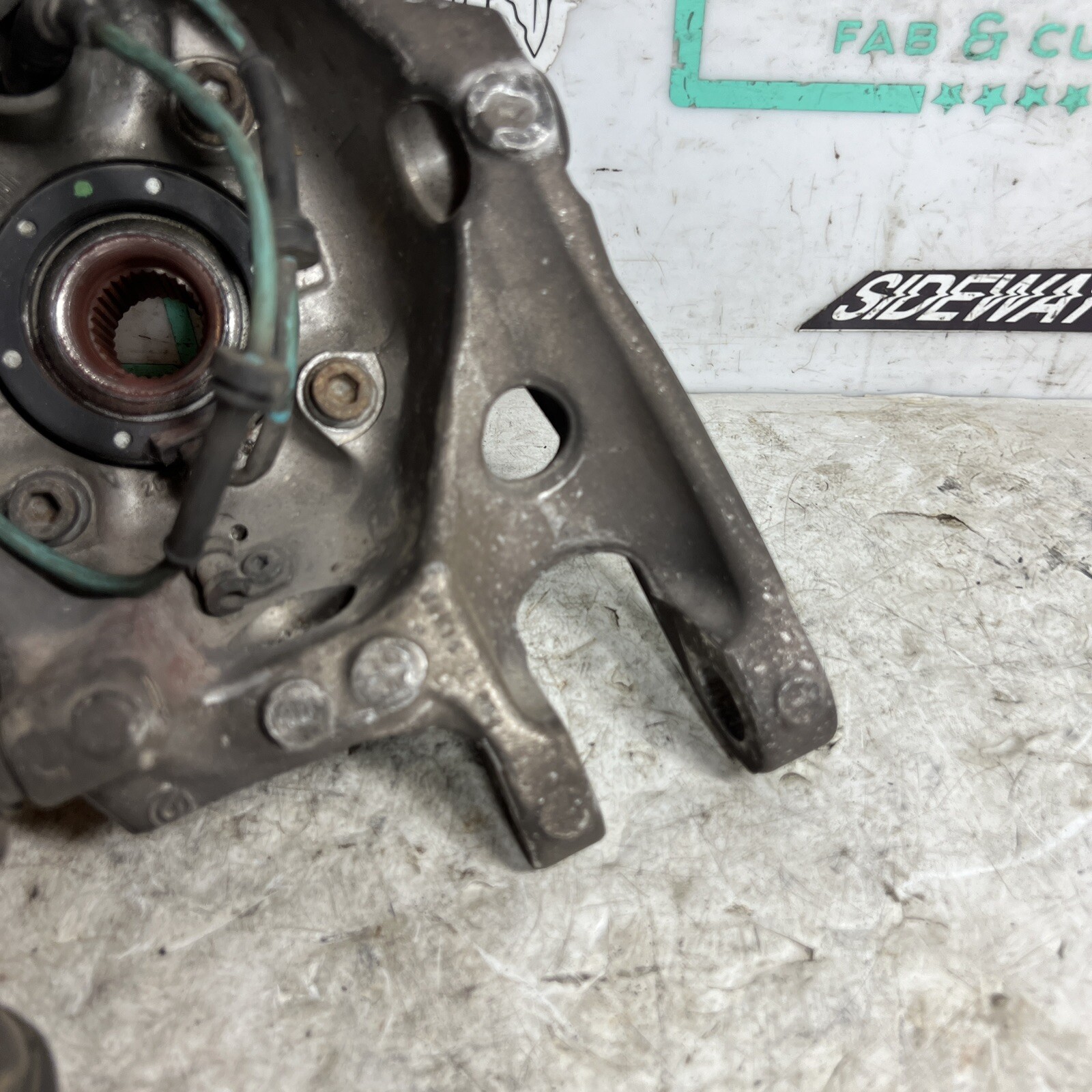 03-08 Maserati Quattroporte Right Rear Suspension Upright Knuckle Spindle M139