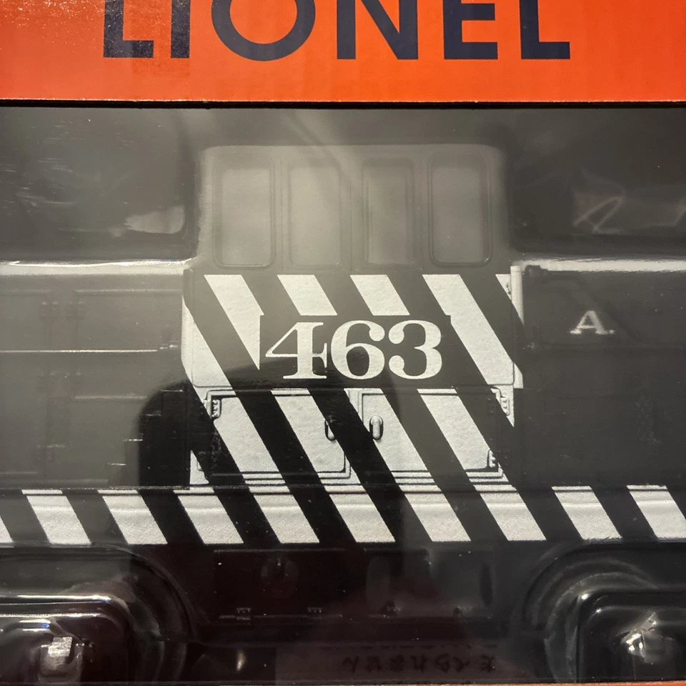 Lionel O Scale Santa Fe LionChief 44 Tonner Diesel Switcher - Image 3 of 4
