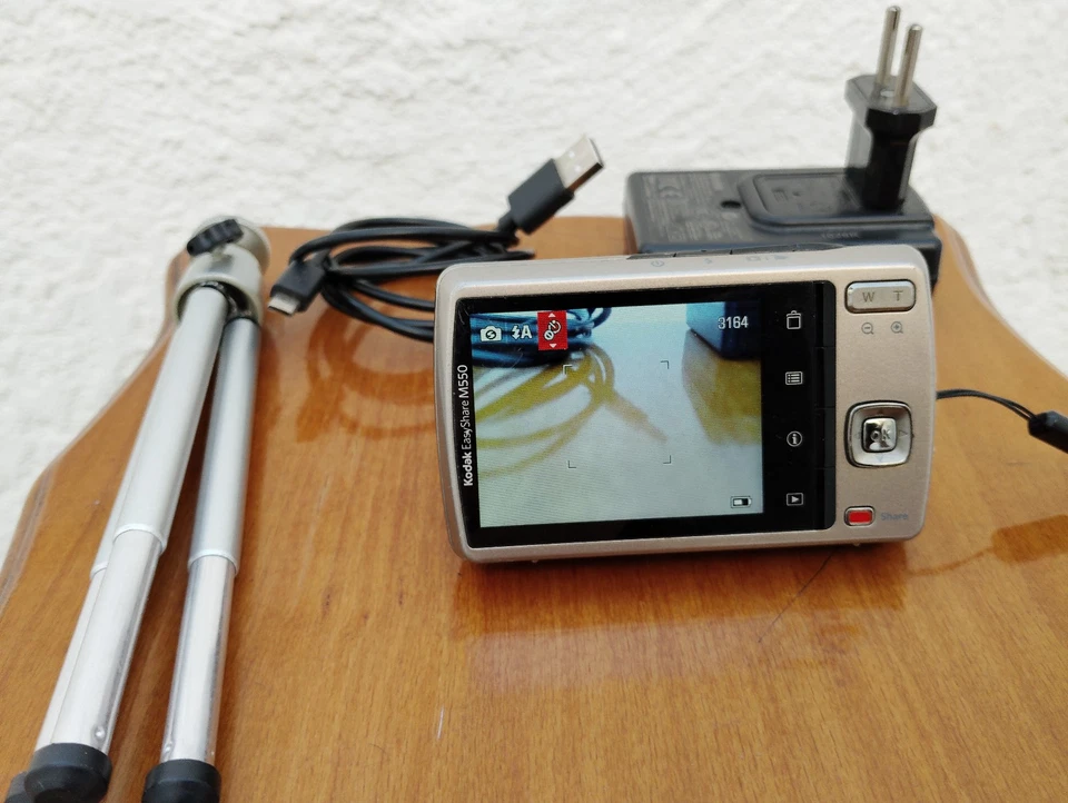 Kodak EasyShare M550 digital camera  12mp 8GB N/A for US - Image 4 of 4