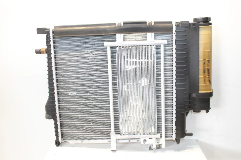 1996-2002 BMW Z3 1.9L M44 RADIADOR DE REFRIGERAÇÃO DO MOTOR 1719108 FABRICANTE DE EQUIPAMENTO ORIGINAL - Imagem 2 de 4