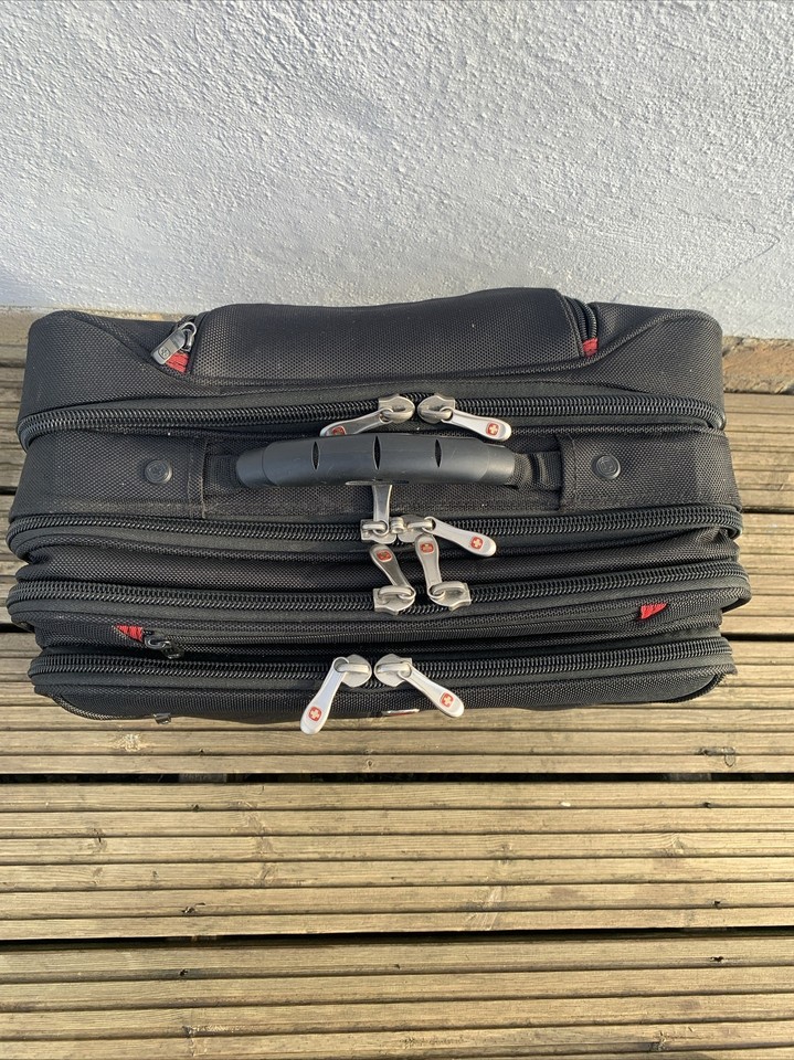 Wenger Patriot Swiss Gear Extending Handle Wheeled Travel / Laptop