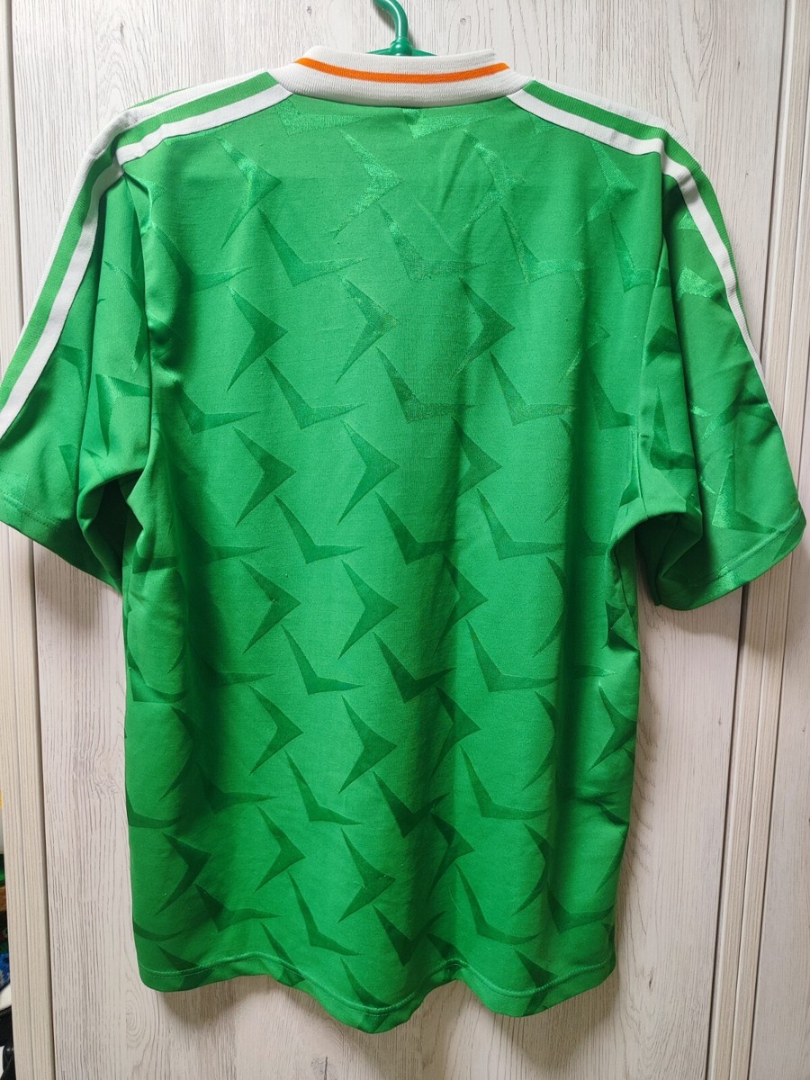 Size M Republic of Ireland 1990-1992 home football shirt jersey