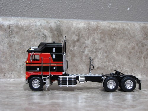 DCP 1/64 Red Black Kenworth K-100 Aerodyne Cabover Semi Truck Farm Toy - Picture 2 of 3